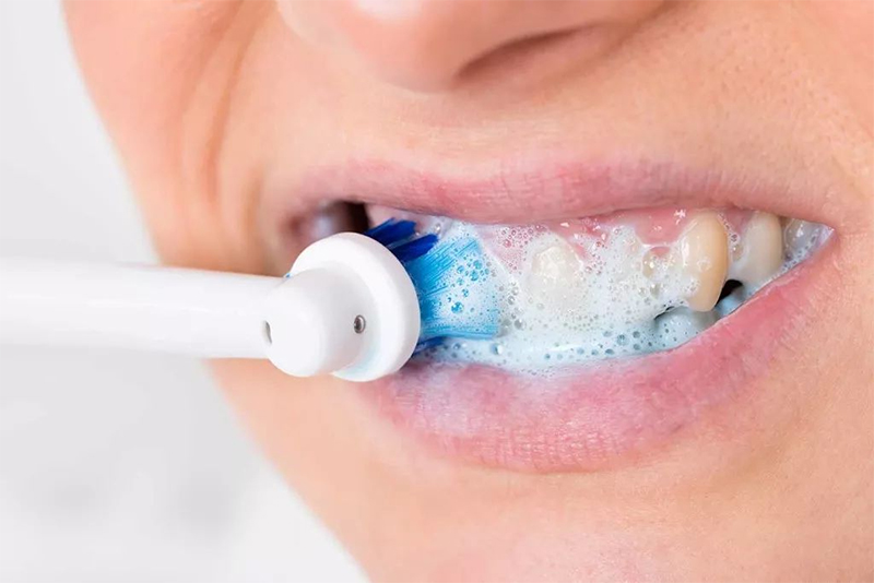 Manutenção e cuidados com escovas de dente elétricas rotativas